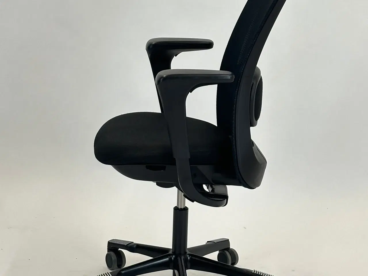 Billede 4 - HÅG Sofi 7500 Kontorstol - 150mm - (Sort m. armlæn)