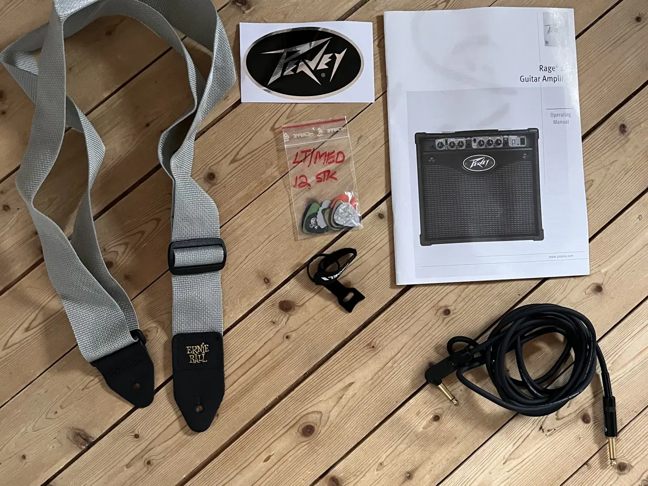 Billede 2 - Elektrisk guitar med forstærker, taske og tilbehør