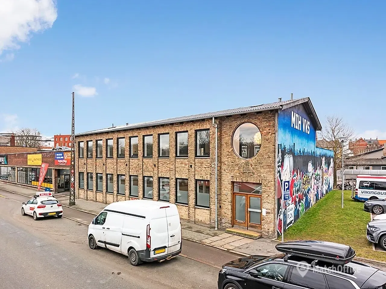 Billede 1 - Højloftet lækkert kontor / showroom / galleri / personlig træning o.lign. på Amager