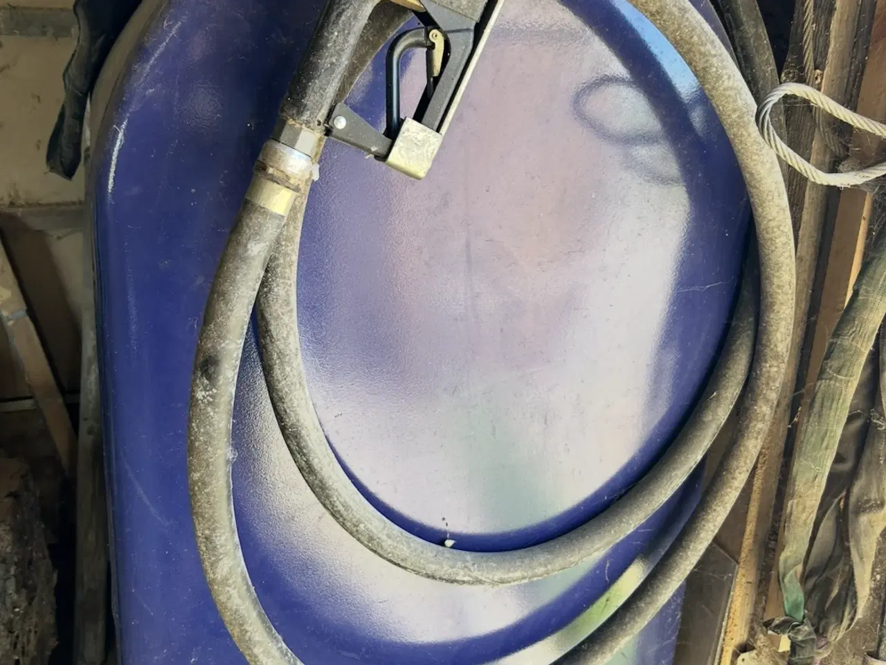 Billede 2 - Dieseltank 1200L med pumpe