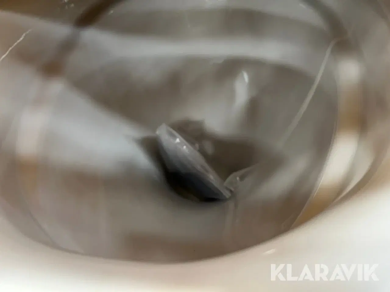 Billede 6 - Gulvstående toilet og to håndvaske