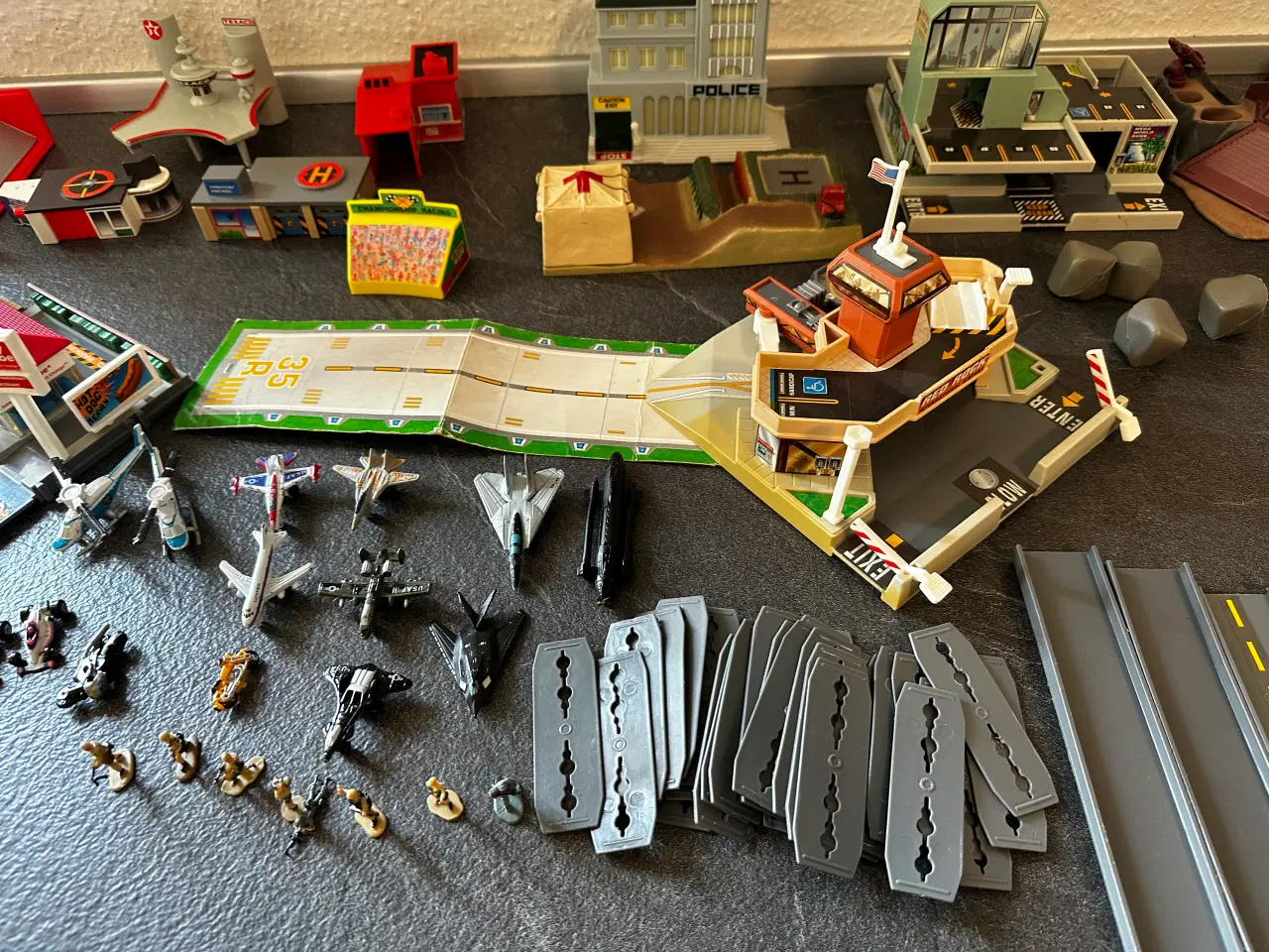 Billede 7 - Micro Machines samling sælges kun komplet