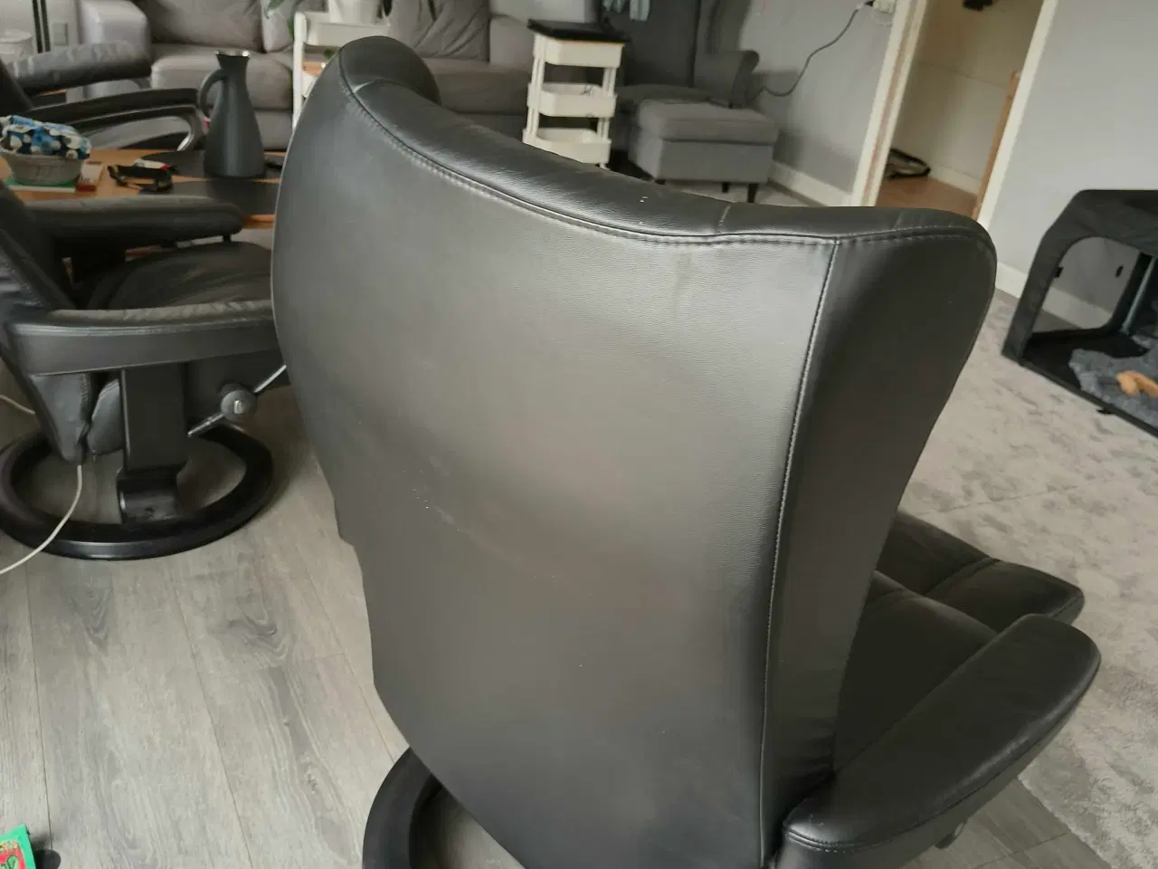 Billede 1 - Stressless sort stol og sort stel.