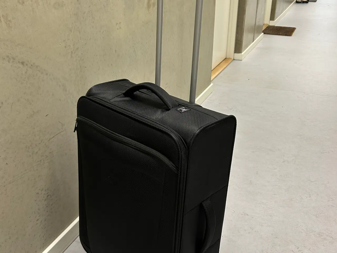 Billede 1 - Super lækker kuffert sælges for kun 250 kr!