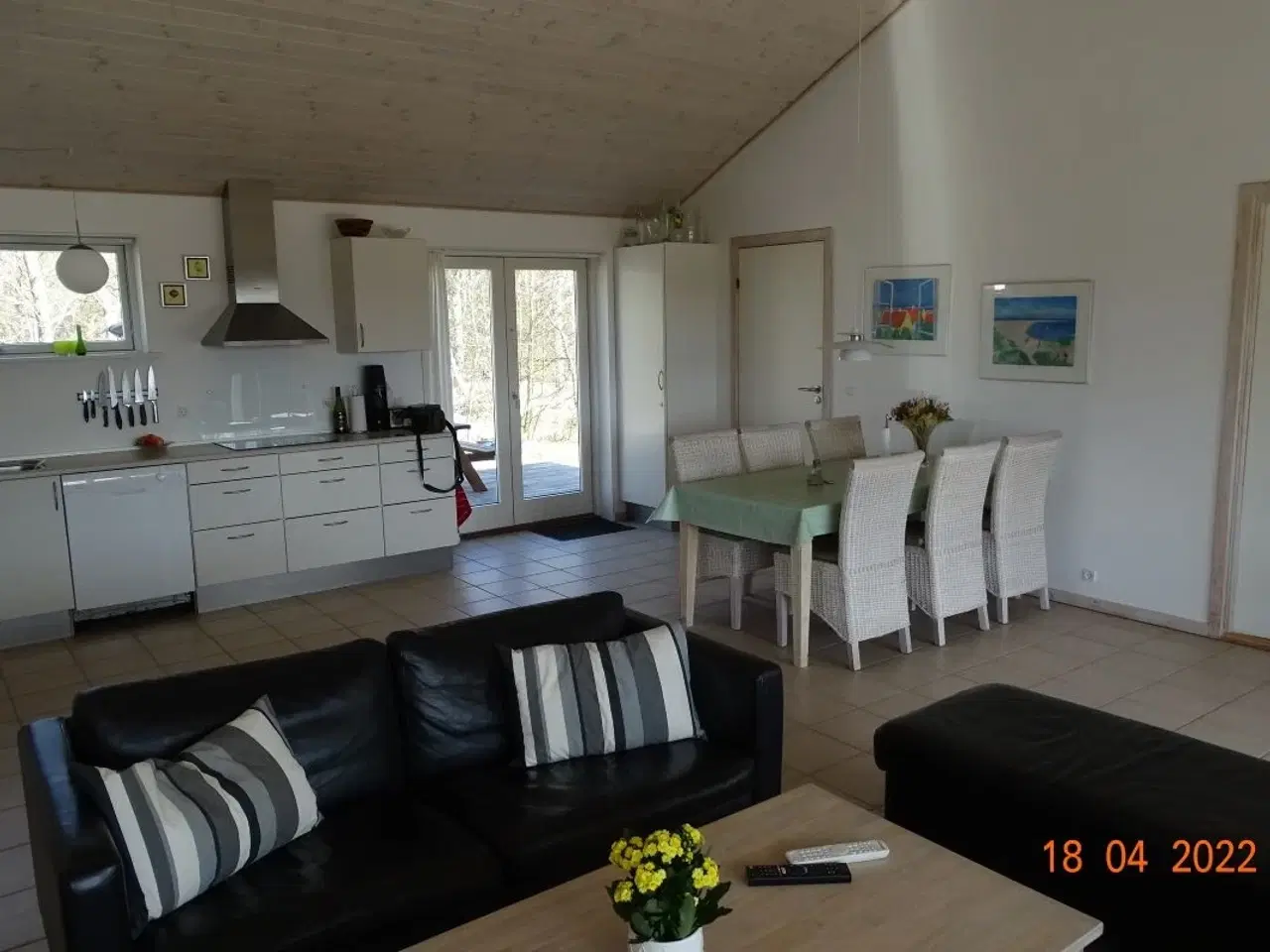 Billede 4 - L�kkert sommerhus fra 2008. Beliggende p� ugenert grund, kun 200 m fra dejlig badestrand.