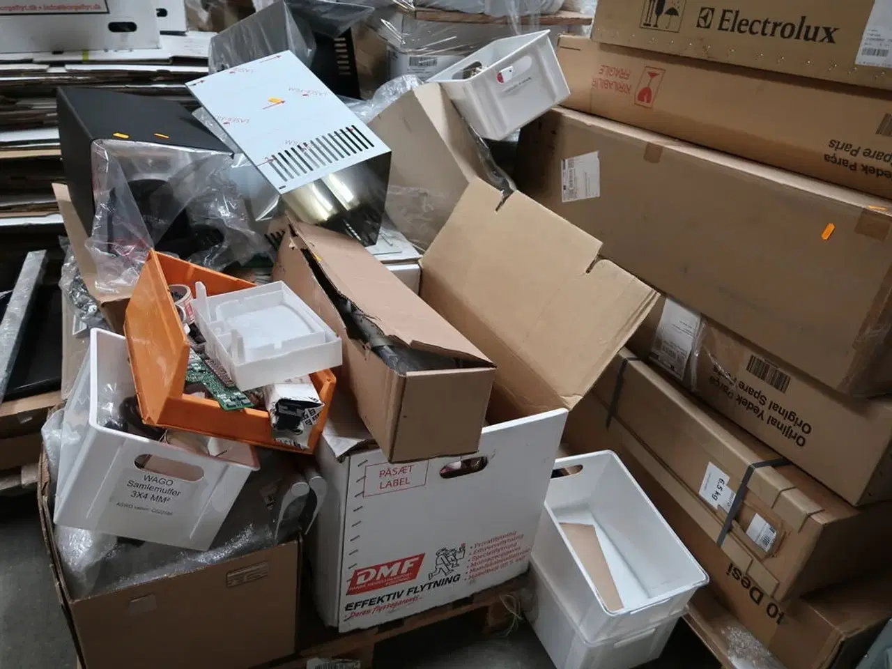 Billede 4 - Palle med div. Tilbehør til emhætte m.m.