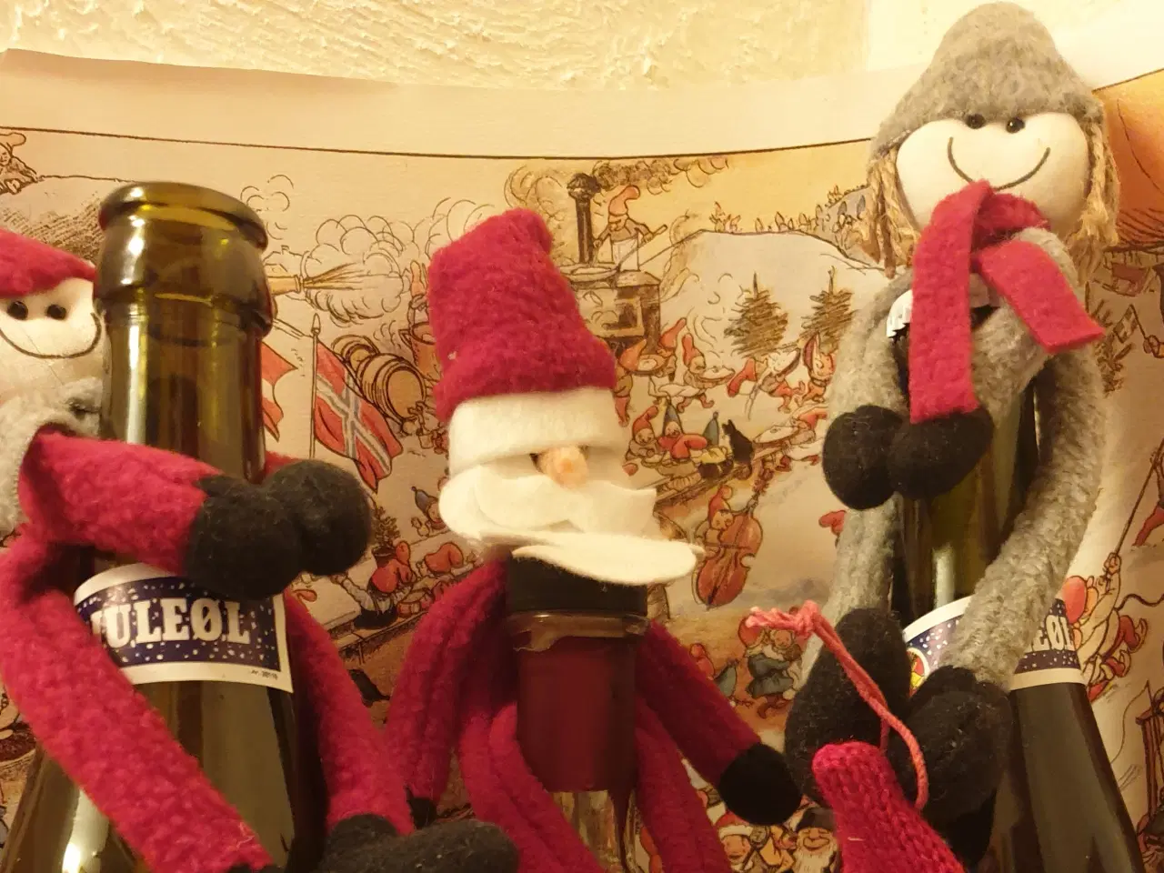 Billede 4 - Nissefamilie med magneter i hænder og fødder. OG: