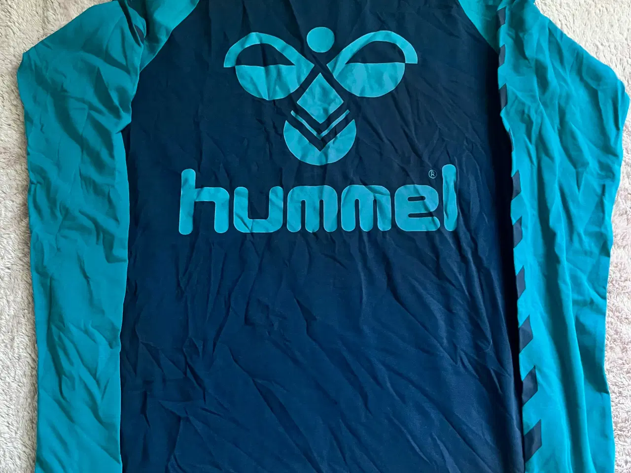 Billede 1 - Helt ny bluse fra Hummel