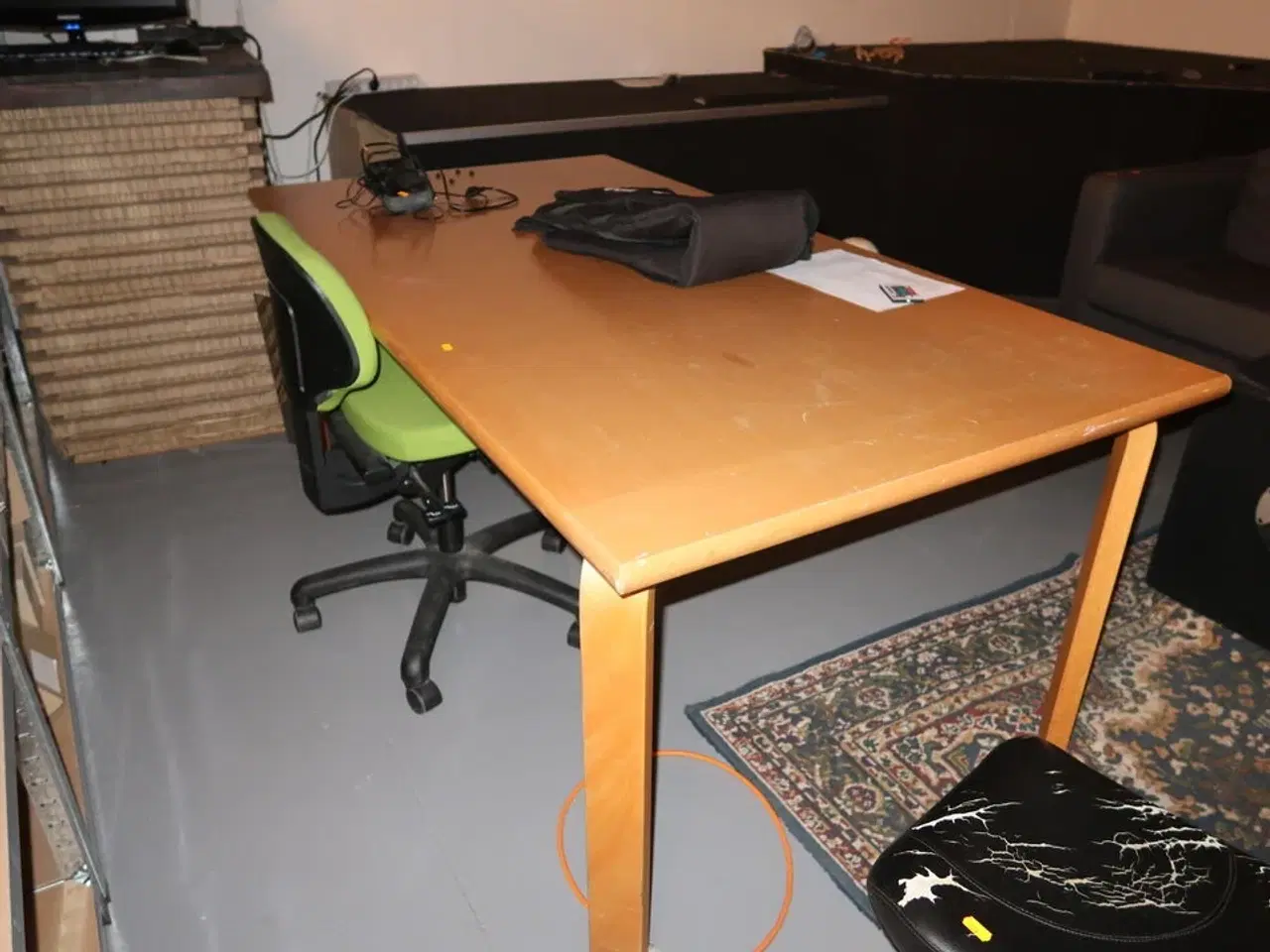 Billede 3 - Bord, kontorstol, skammel