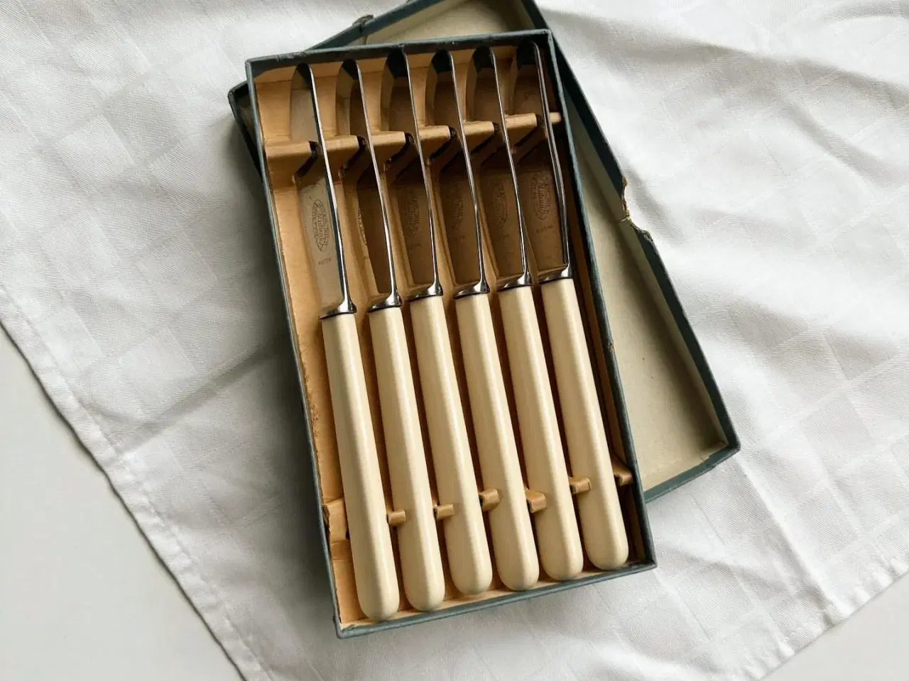 Billede 3 - Sheffield knive m creme skaft, 6 stk samlet i æske