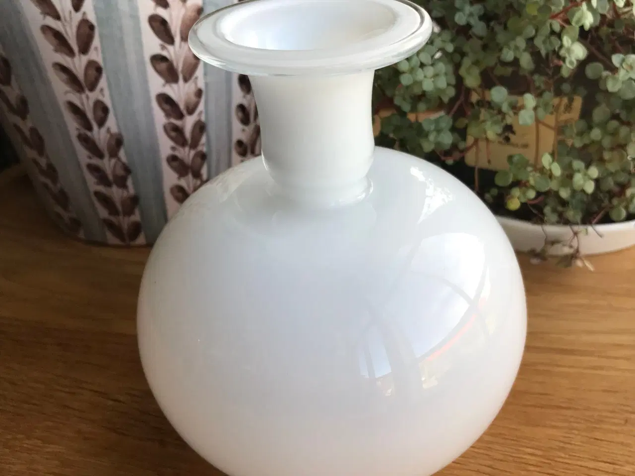 Billede 1 - Lysestage/vase , hvidt glas - Sirius, Holmegaard