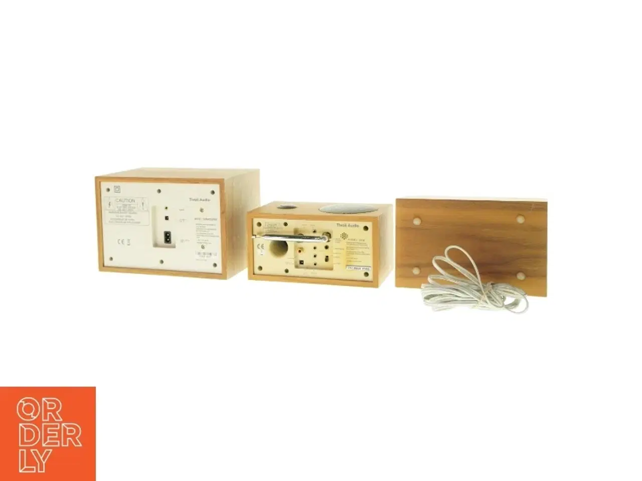 Billede 2 - Stereoanlæg, Model One BT Beige Classic Walnut med DAB radio og højtaler og bas (str. 22x14x12 Og 22x14x12 Og 25x17x17 cm)