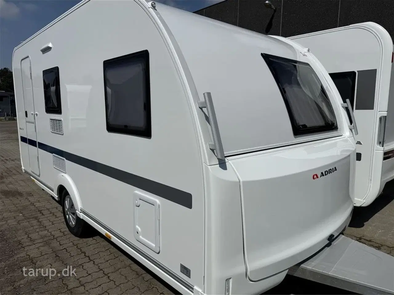 Billede 1 - 2026 - Adria Altea 432 PX   Dobbeltseng, Truma blæservarme, gulvvarme, 90 l. køleskab m/ fryser, hjulafdækning, stabilisator