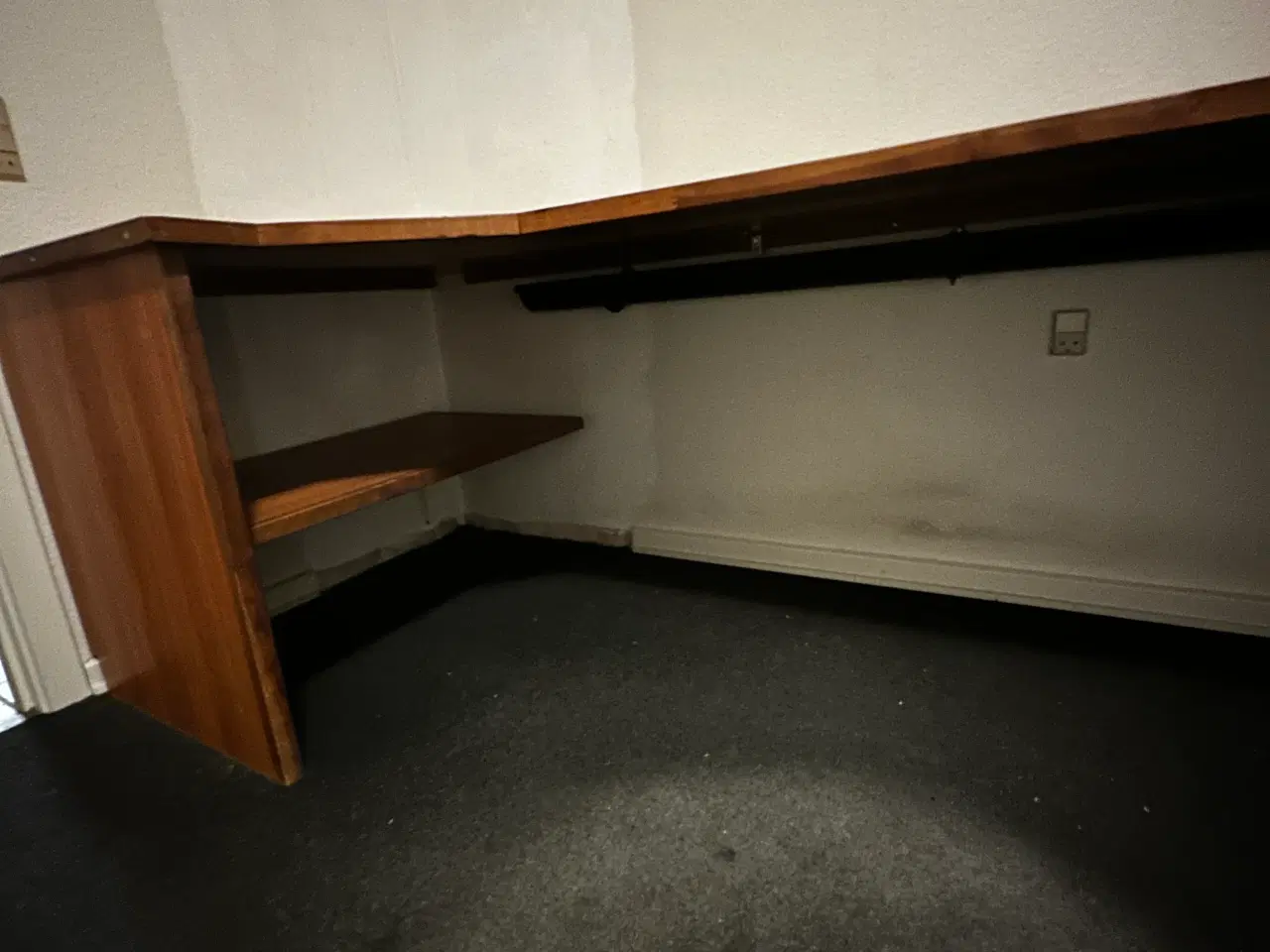 Billede 5 - Stort solidt skrivebord / bordplade
