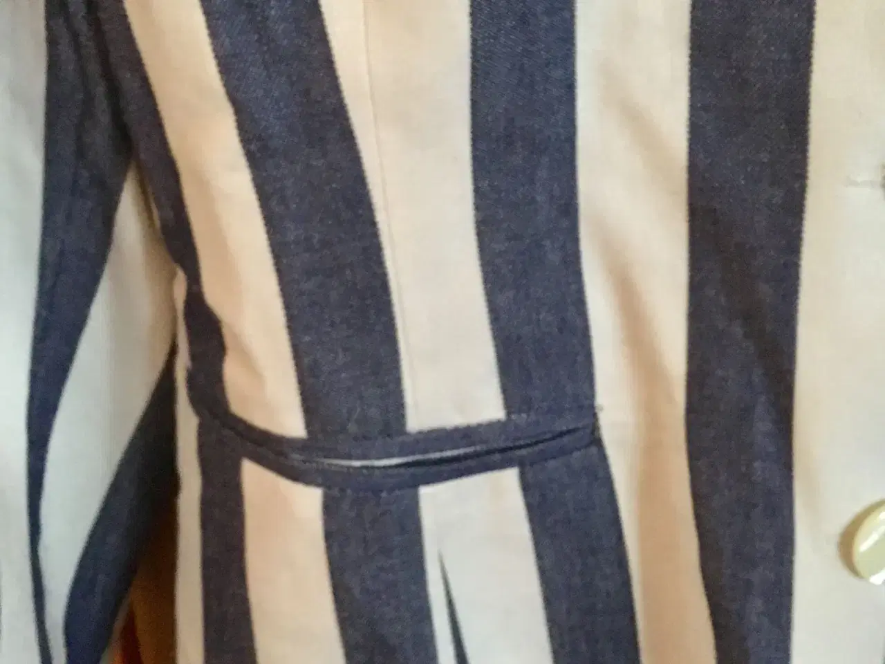 Billede 4 - Lækker stribet jakke til salg