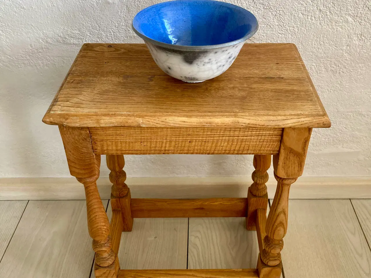 Billede 1 - Dansk 60’er snedkerbord, sidebord, lampebord i fyr