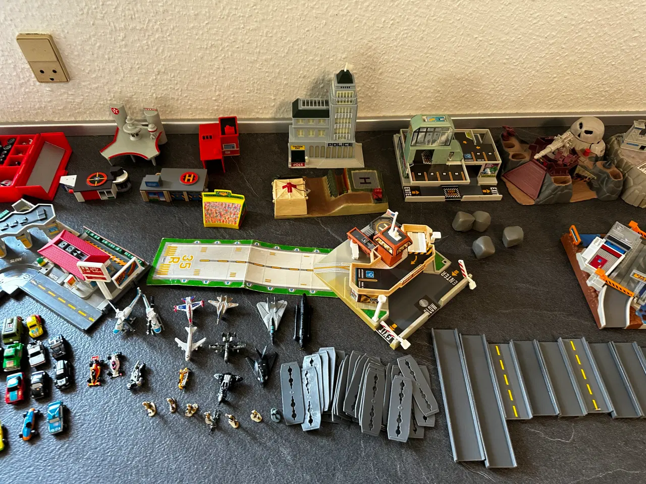 Billede 4 - Micro Machines samling sælges kun komplet