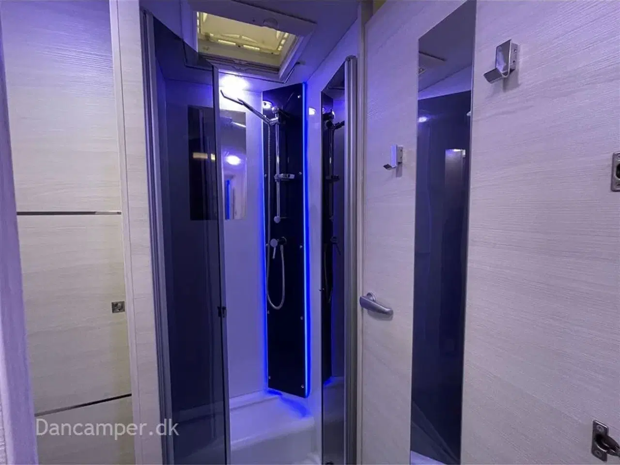 Billede 11 - 2021 - Chausson Titanium 720 Premium   Køjer samt stor dobbelt sænkeseng, 5-prs. 4 sovepladser m.mulighed for 5-6. Smart-lounge, indbygget gasfyldeflaske, markise, cykelholder, 170Hk - Aut.