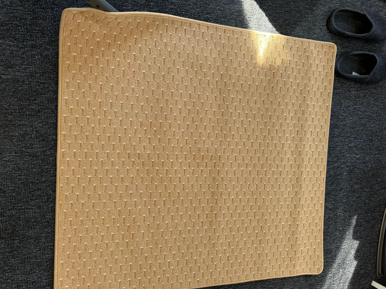 Billede 3 - Gulvtæppe til Hobby campingvogn 