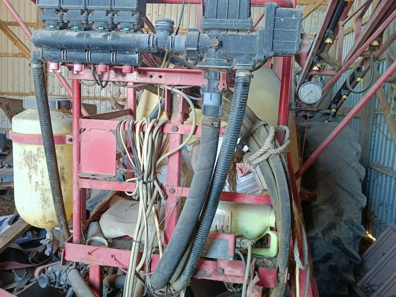 Billede 5 - Hardi trailer sprøjte 2400 l med 24 meter bom