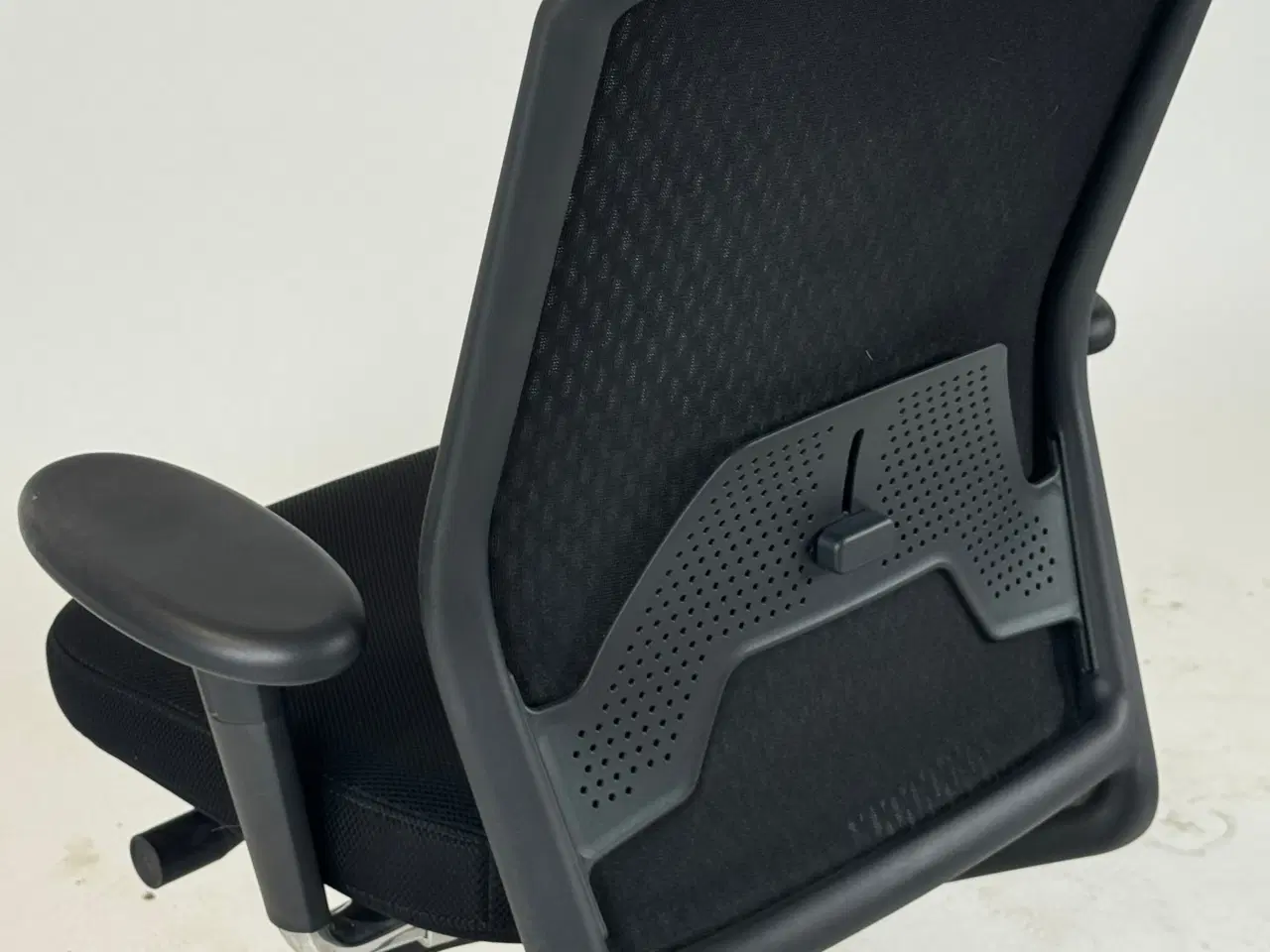 Billede 7 - Vitra ID Mesh Kontorstol – Sort m. Armlæn