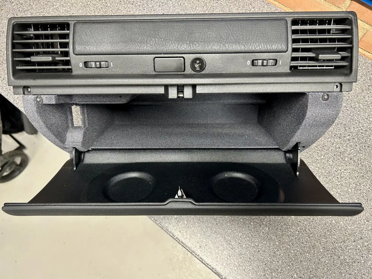 Billede 1 - BMW E36 Handskerum komplet.