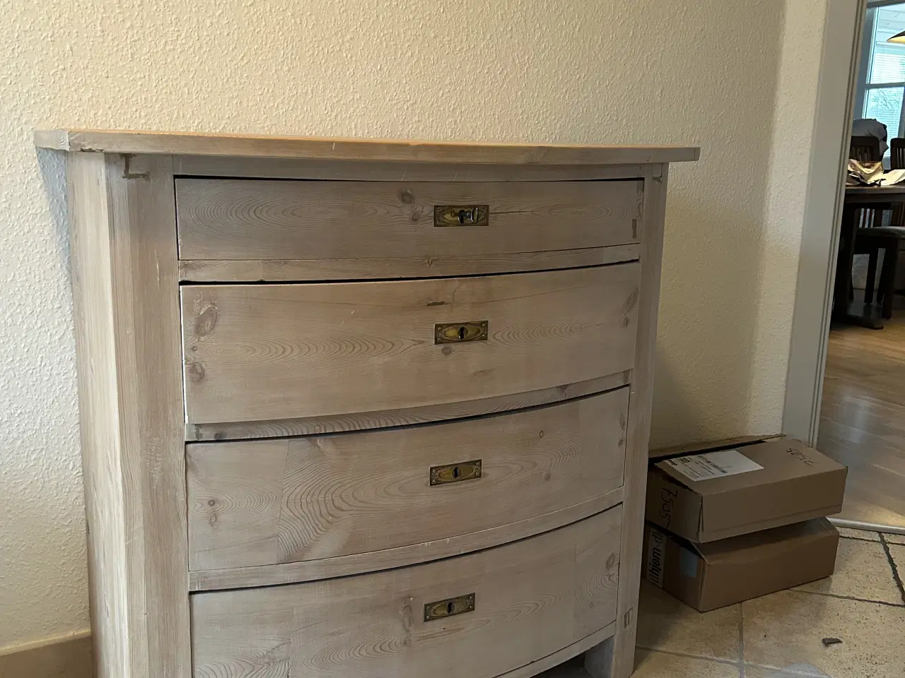 Billede 3 - kommode afsyret med 4 skuffer