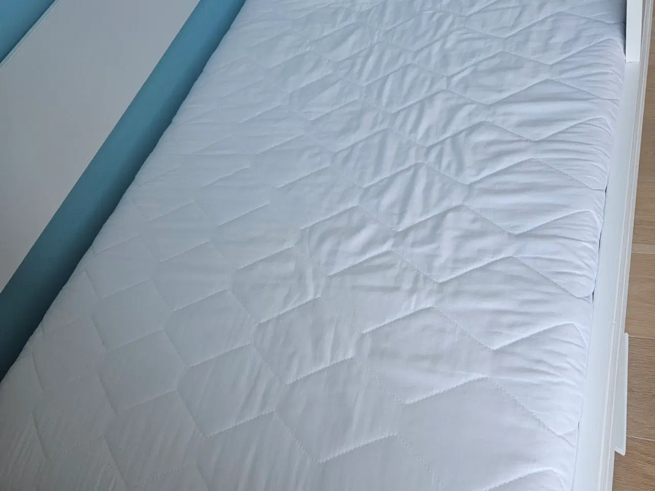 Billede 6 - Seng med udtræksseng og opbevaring