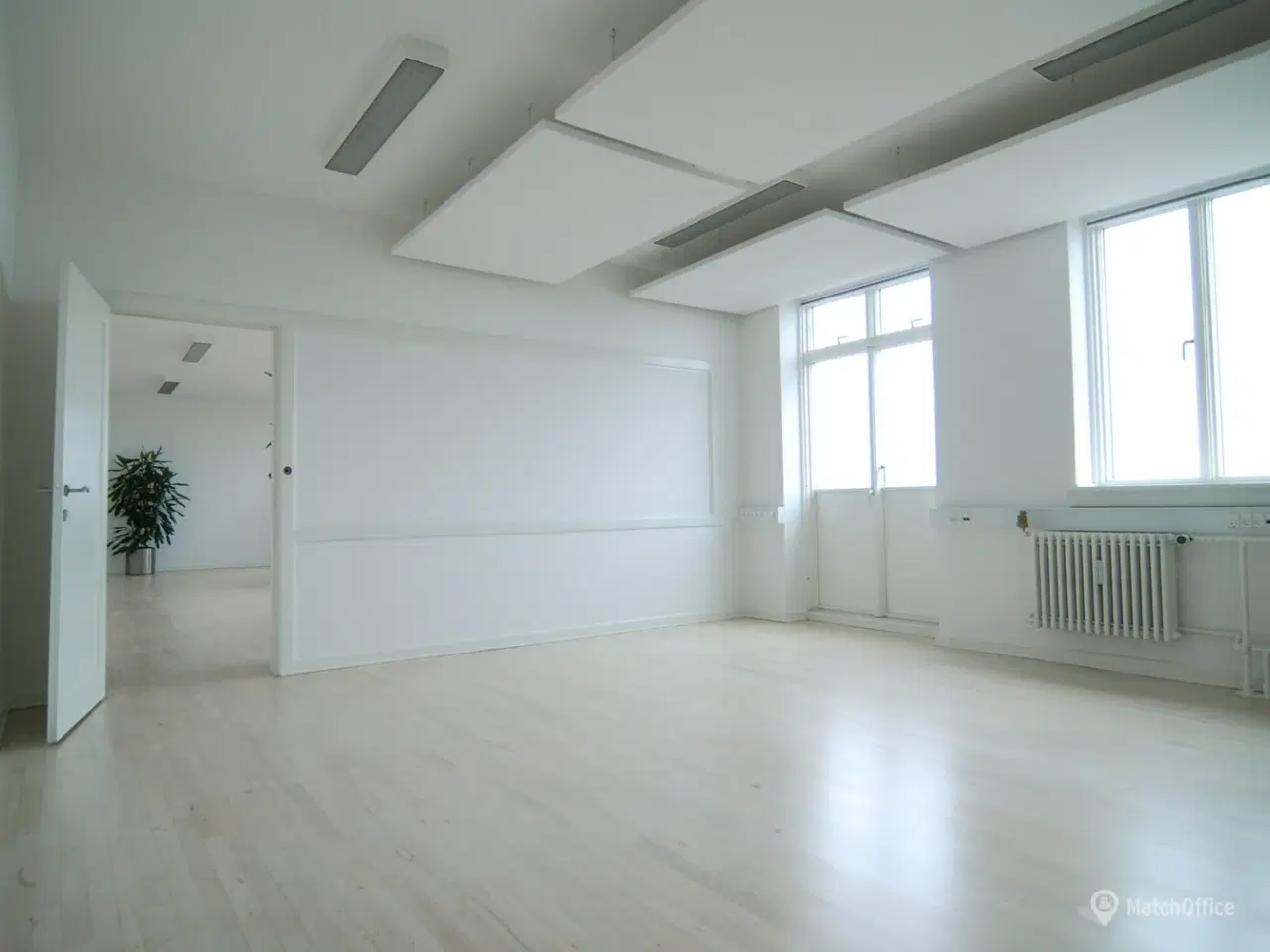 Billede 1 - Stort lyst kontor med altan i velfungerende kontorfællesskab