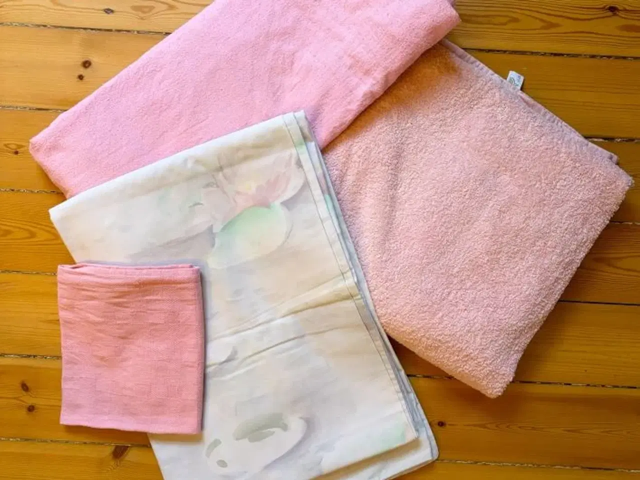 Billede 1 - Lyserød linnedpakke - rosa - pink - pastel