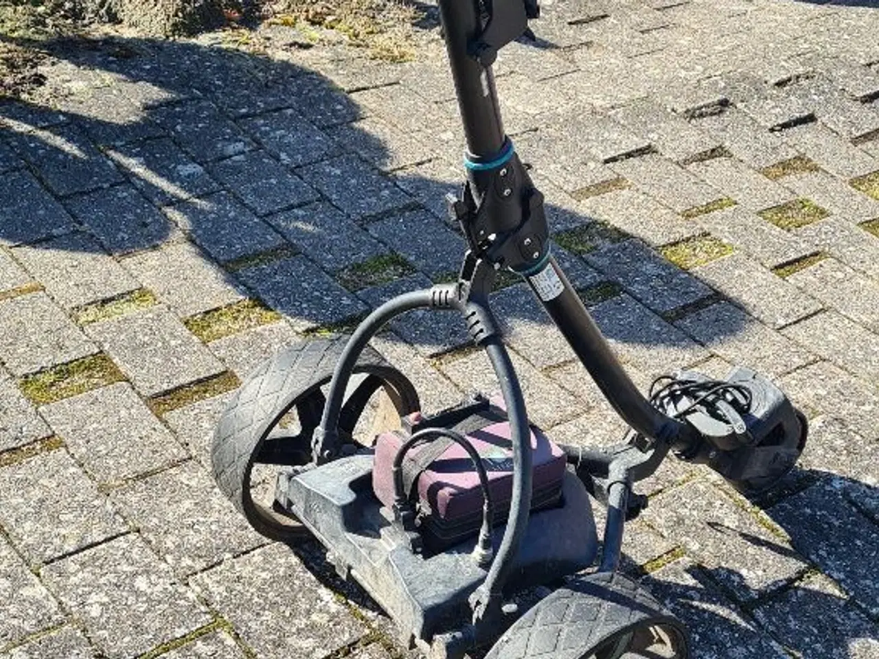 Billede 8 - TaylorMade golfbag med golfjern og el-golfvogn