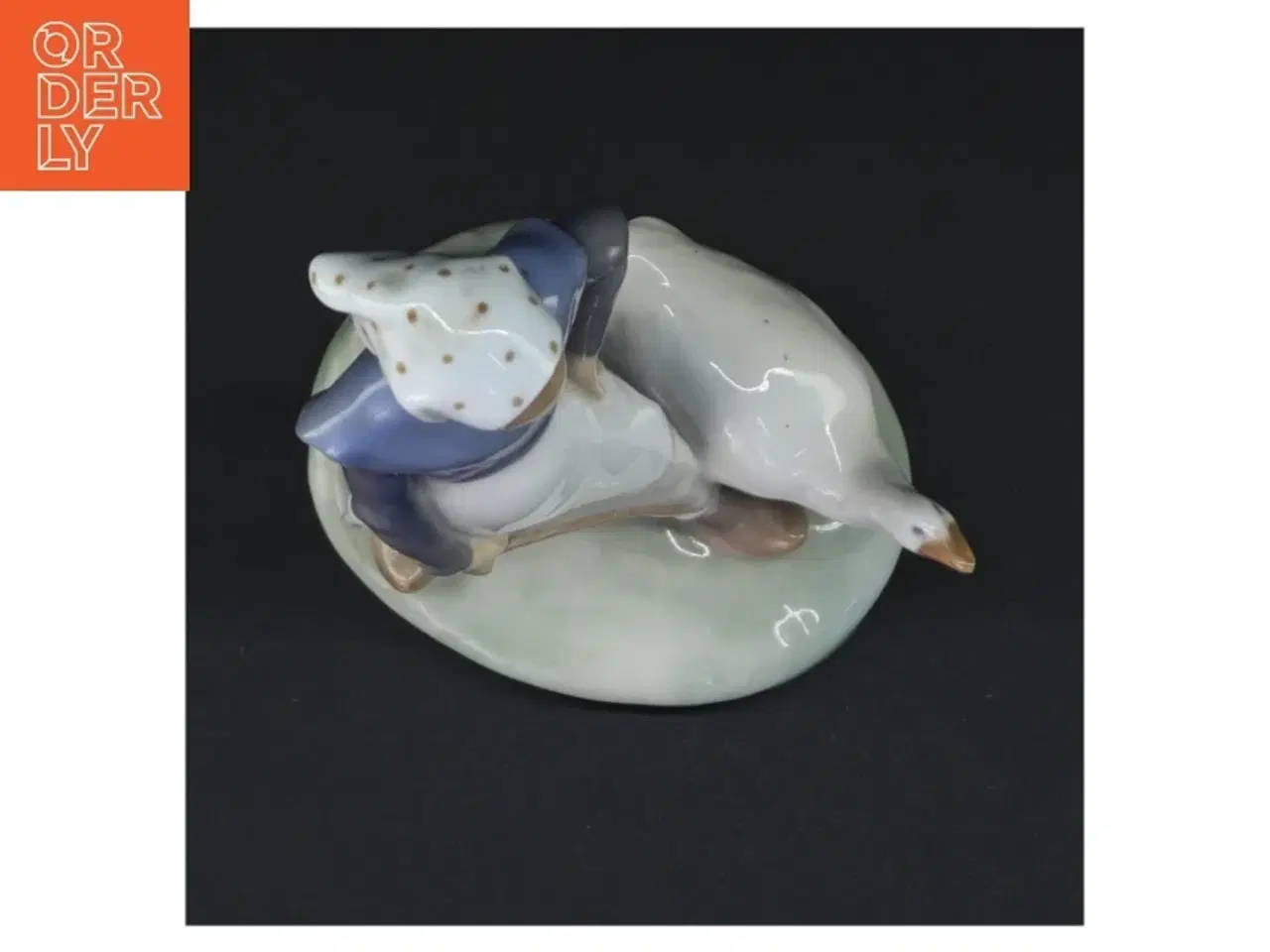 Billede 2 - Porcelænsfigur af kvinde med gås, 528 fra Royal Copenhagen (str. 19 x 12 x 8 cm)