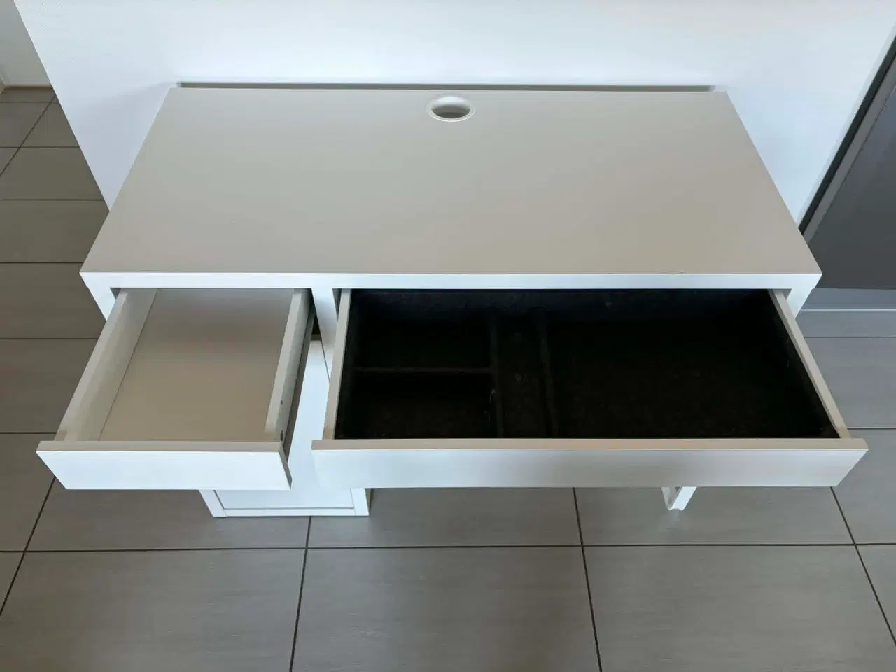 Billede 5 - IKEA Micke skrivebord 105x50 cm