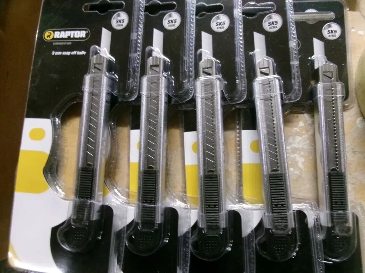 Billede 5 - Sandpapir, hobbyknive, maletape m.m.