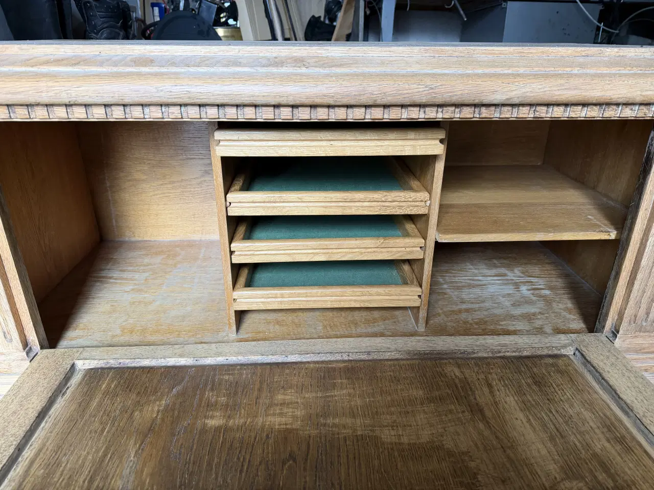 Billede 2 - Sælges Dækketøjsskab i egetræ