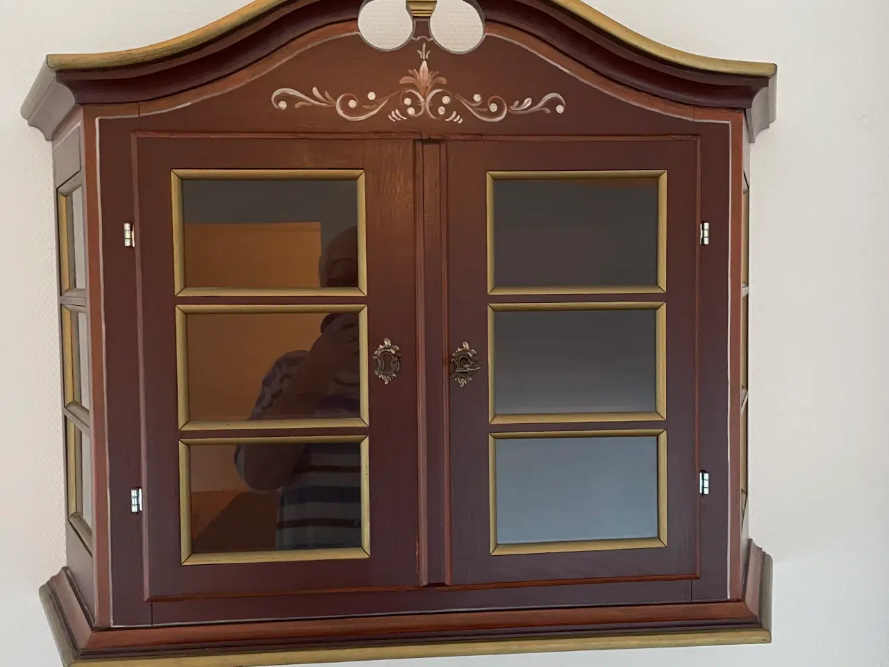 Billede 1 - Skab til væg