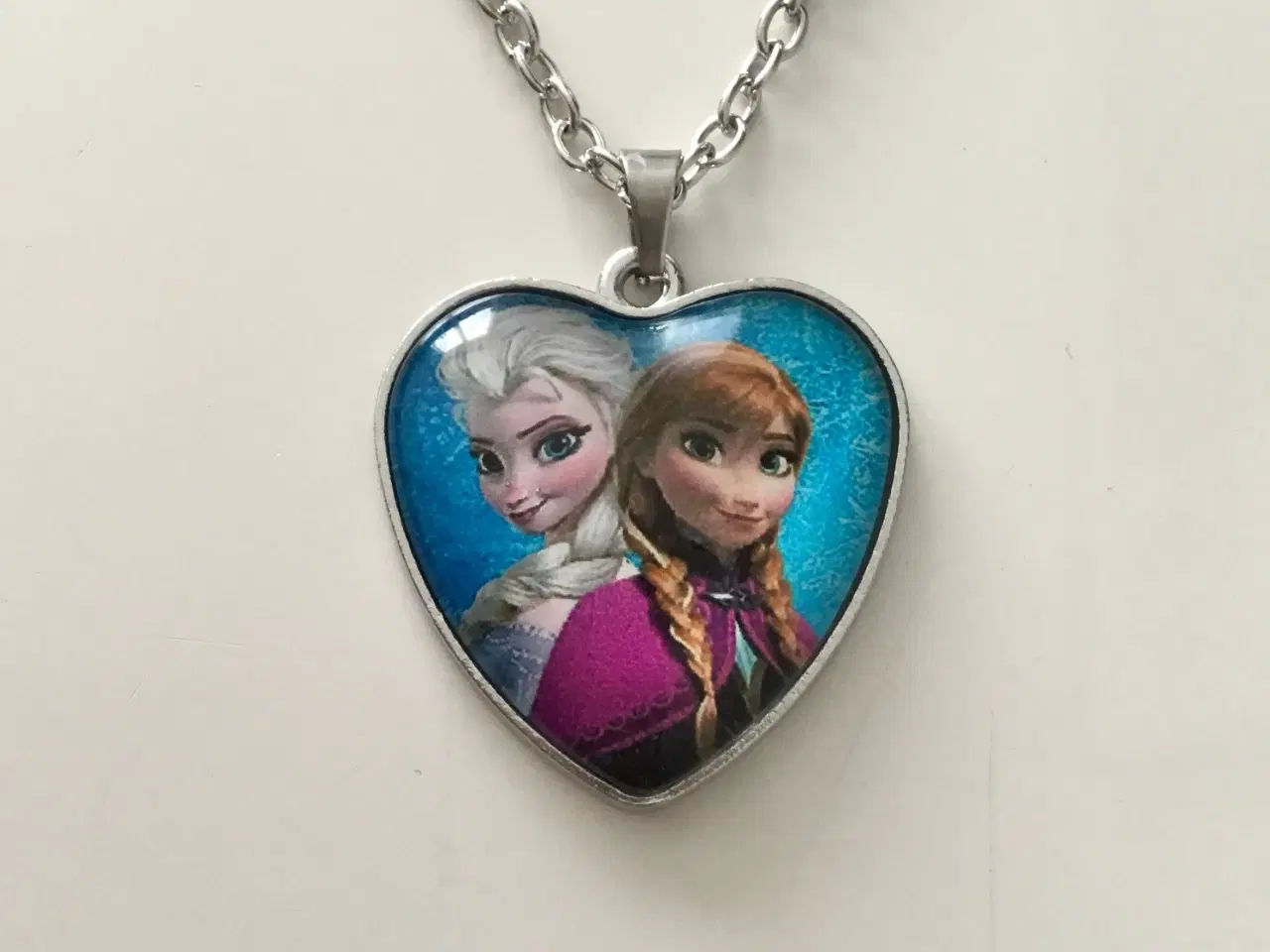 Billede 12 - Frost halskæde med Elsa og Anna fra Frost