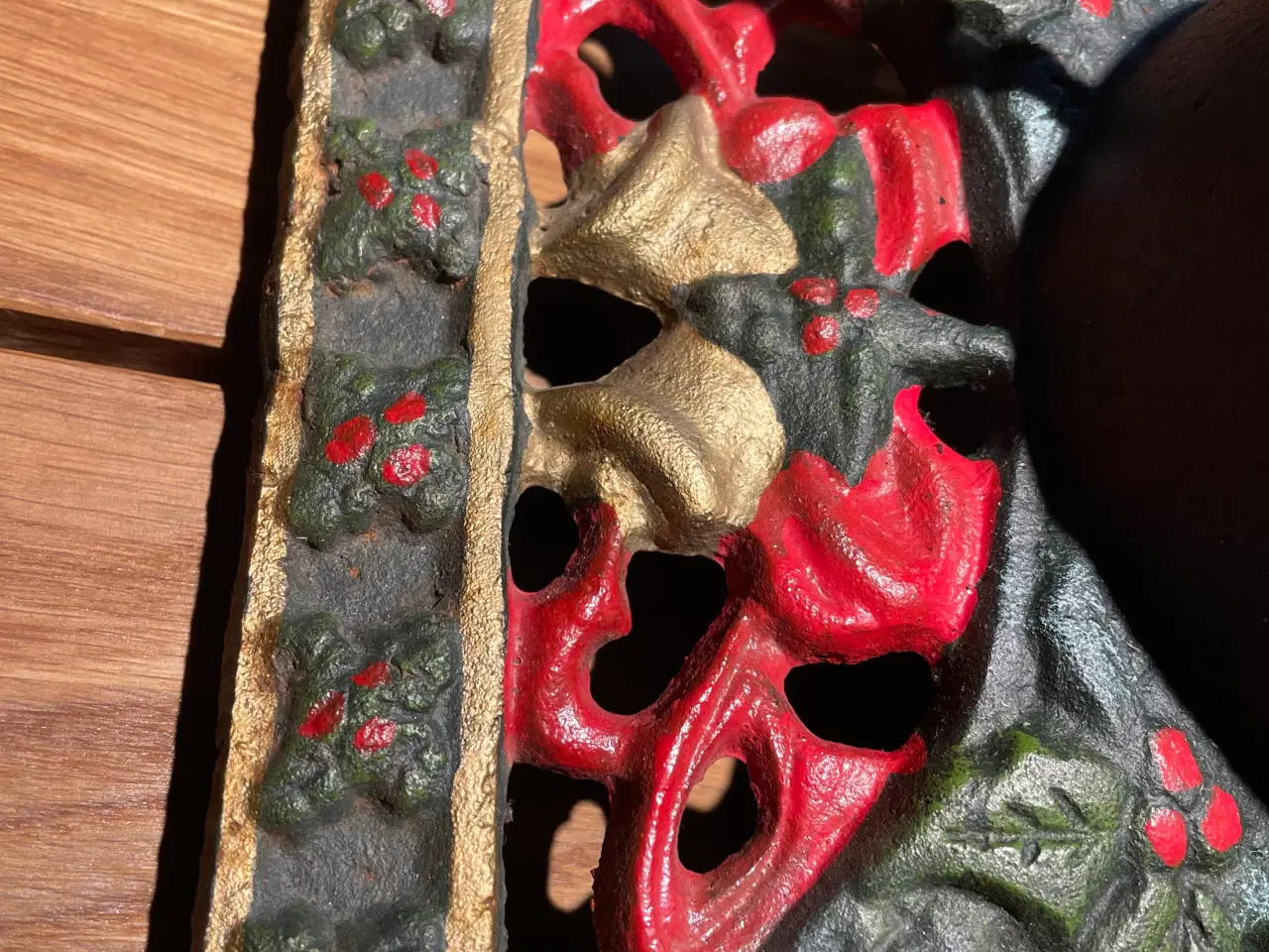 Billede 2 - Juletræsfod i støbejern,med gyldne klokker.