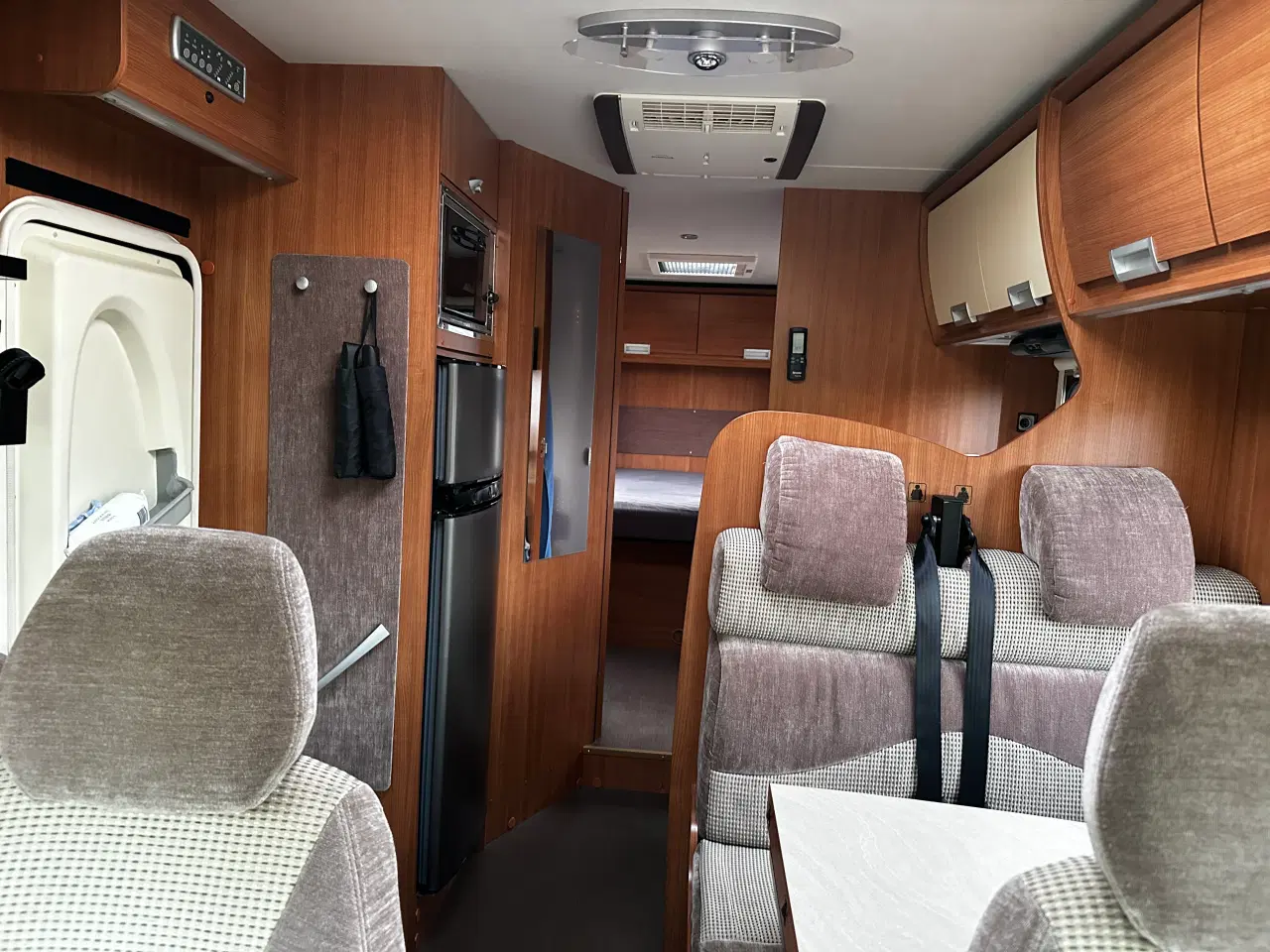 Billede 7 - Velholdt helintegreret ITINEO MB740 autocamper