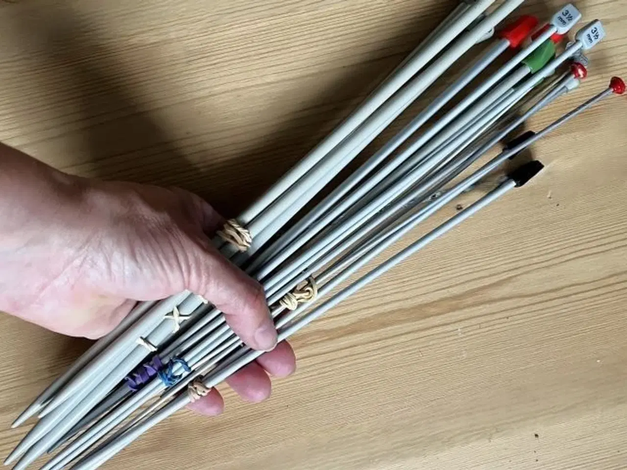 Billede 3 - Serie med 9 par strikkepinde. Fra 2 til 7.