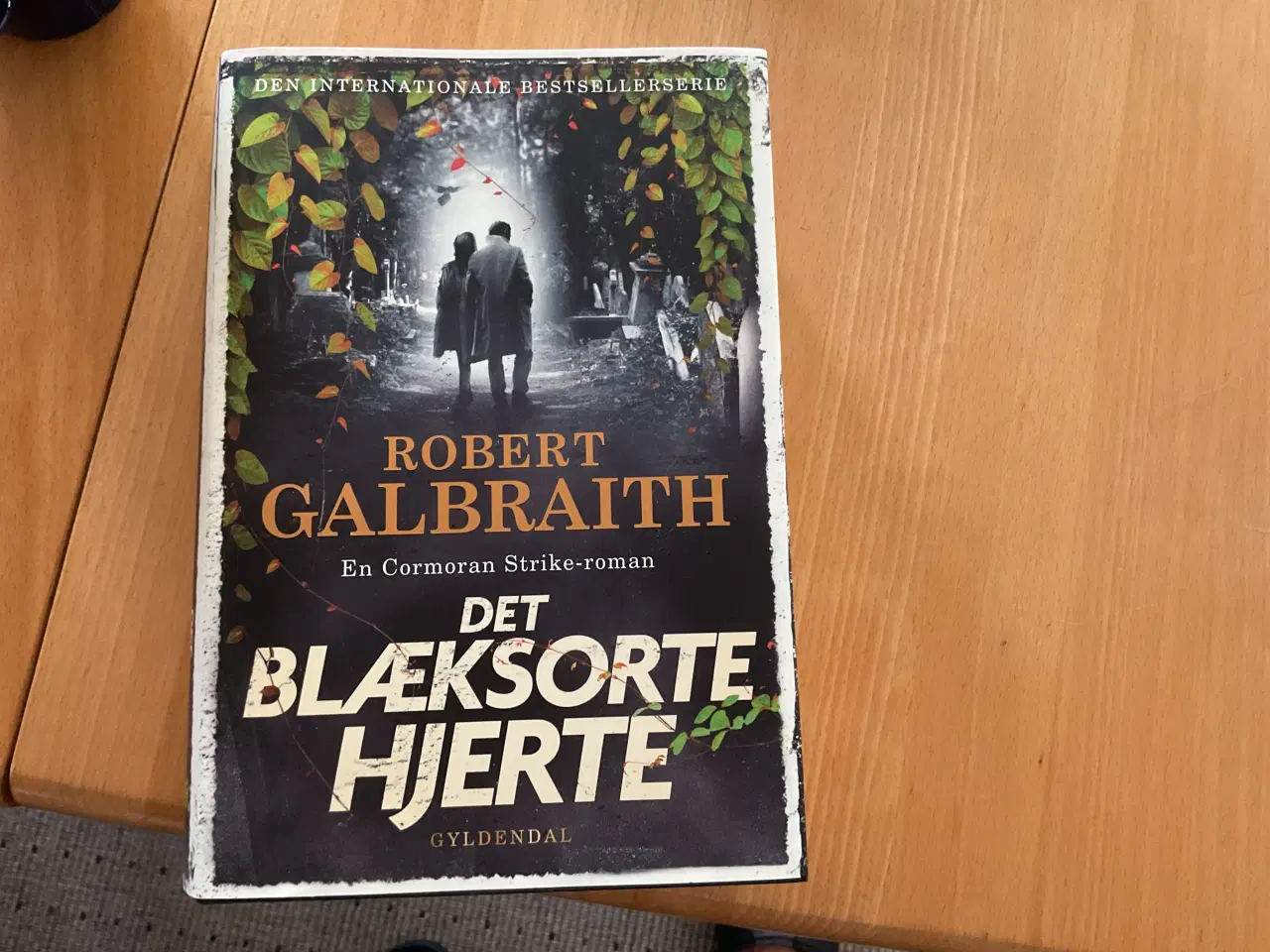 Billede 1 - Det blæksorte hjerte, Robert Galbraith