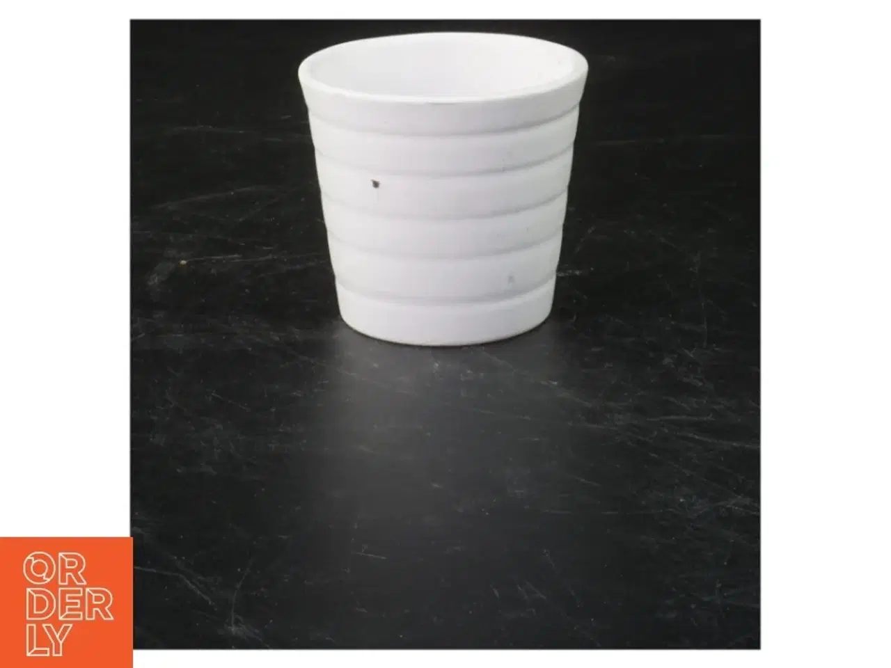 Billede 1 - Lille hvid vase (str. 6x7 cm)