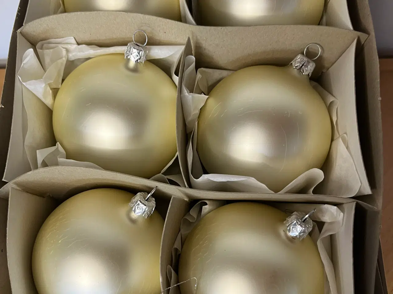 Billede 1 - Julekugler i æske. 6 stk. Ø 8cm