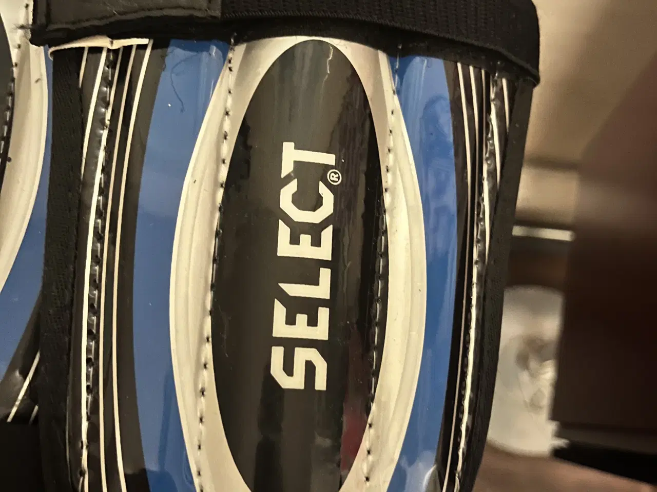 Billede 3 - Benskinner fra Selected. 