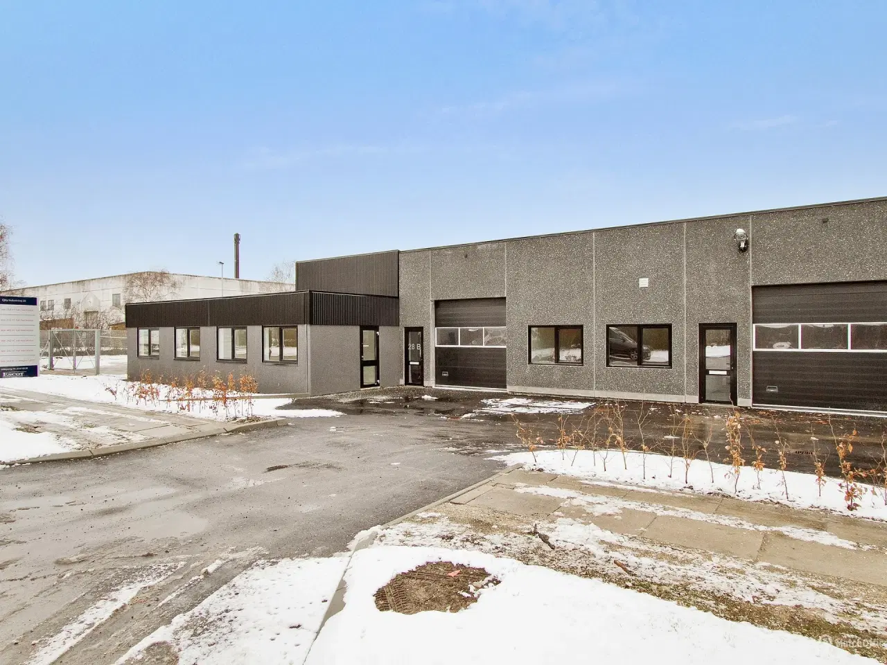 Billede 1 - Lager/produktion ved Jyllingevej 1 km fra E47/E55