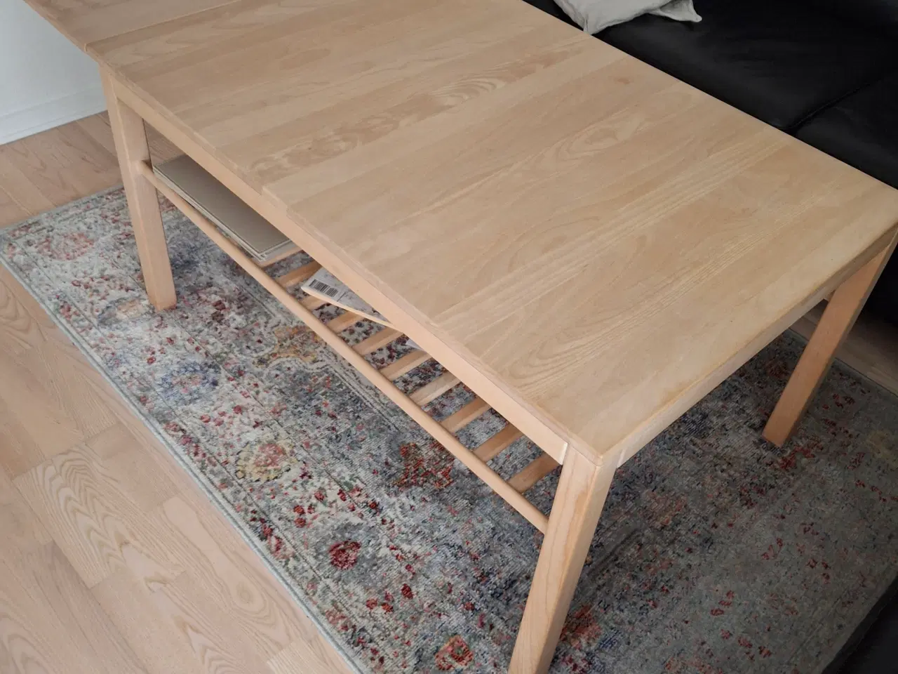 Billede 2 -  Velholdt sofabord i træ