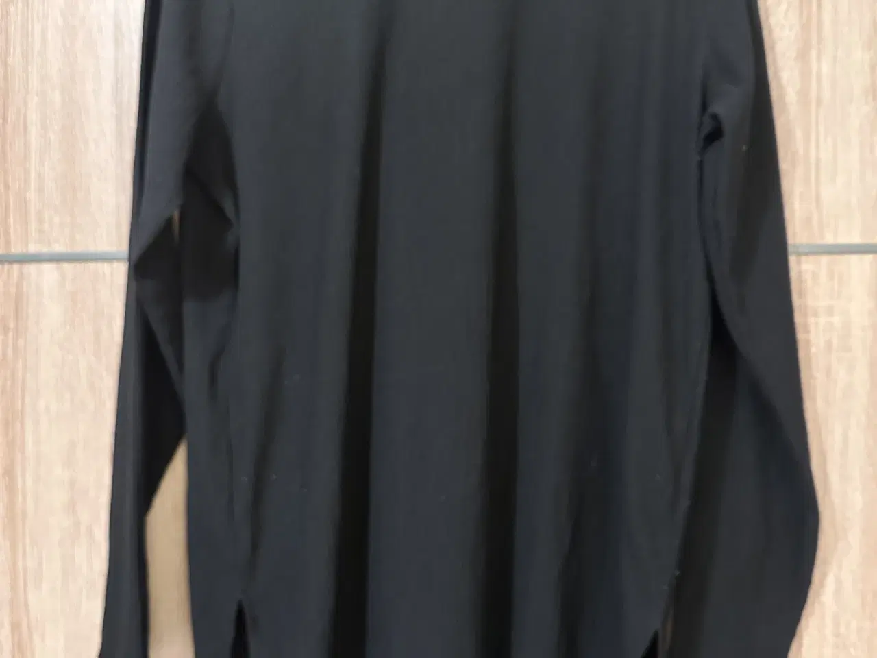 Billede 4 - Sort basic bluse -  str. M