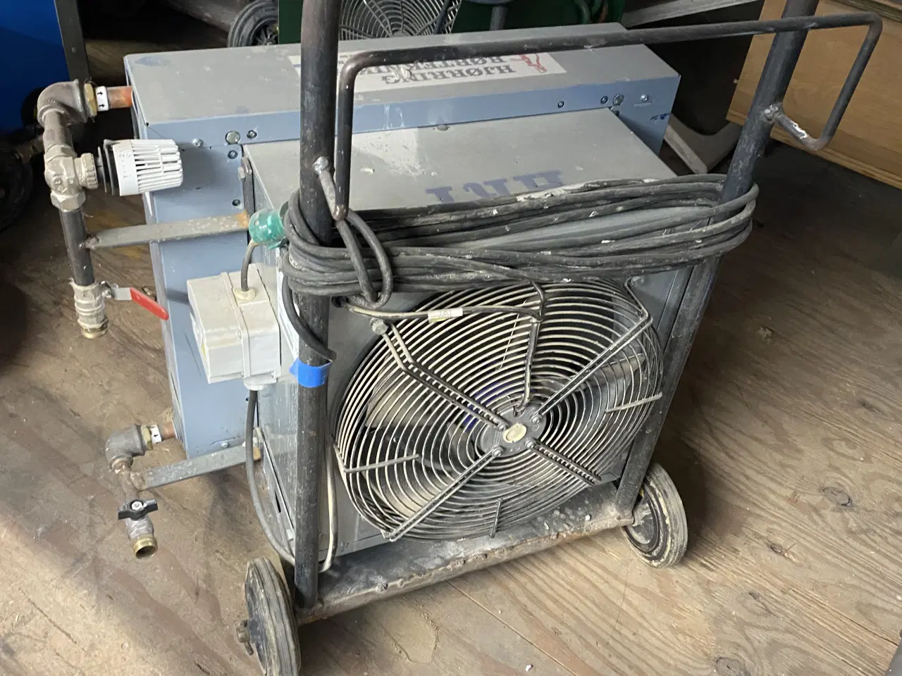 Billede 4 - Kalorifere med blæser til fjernvarmevand