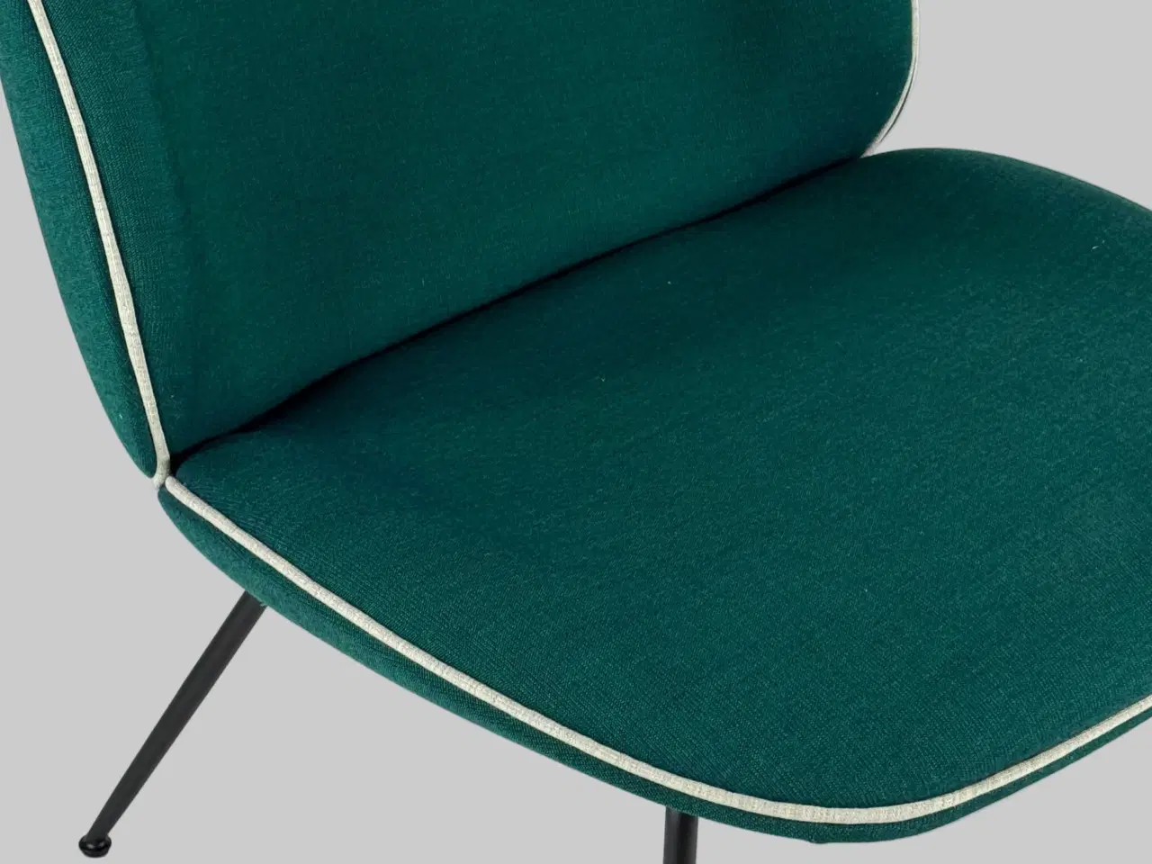 Billede 7 - GUBI Beetle Loungestol – Grøn/Sort Stel