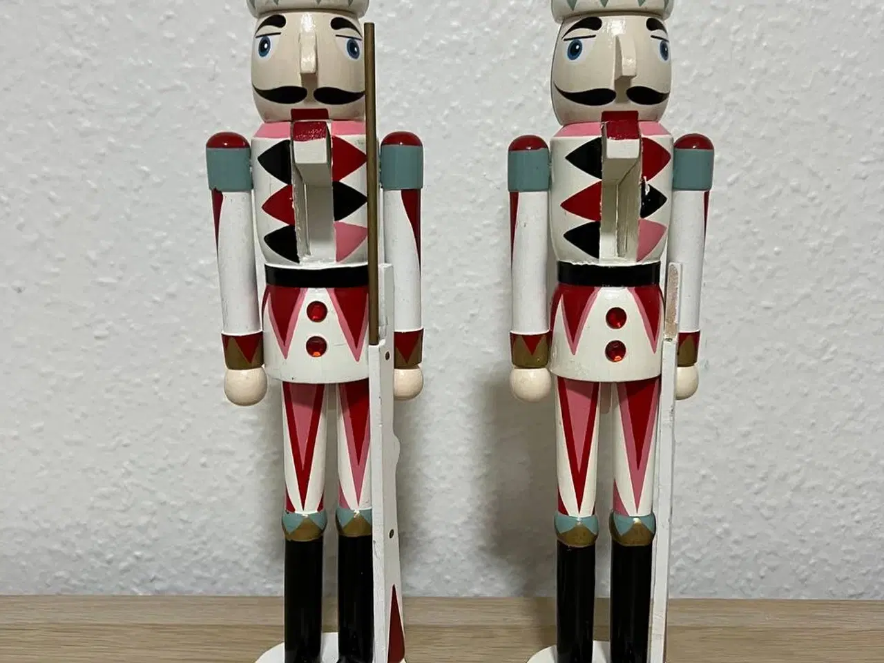 Billede 1 - 2 stk. flotte vintage nøddeknækkere til jul